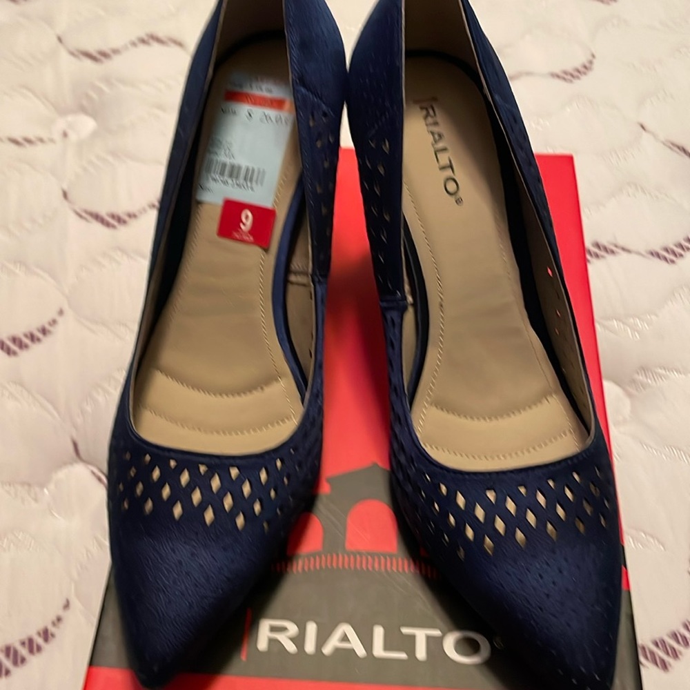 Blue Rialto 2/5 to 3 inches heel.